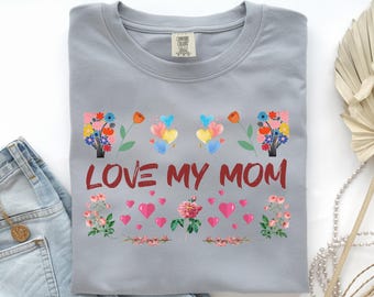 Camiseta de algodón teñida en prenda, camiseta con estampado floral de corazón "Love My Mom"