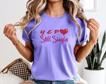 Sí, sigo soltero/a (camiseta) / Camiseta divertida y sarcástica para solteros/as