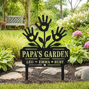Paletto in metallo personalizzato per il giardino del nonno, cartello da giardino personalizzato con il nome dei nipoti, decorazione per giardino con impronta della mano e fiori, regalo per esterni per il nonno
