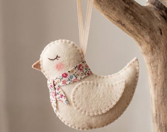 Felt Bird with Scarf Sewing Pattern, Christmas Ornament, Winter Decor, Bird Lover Gift, DIY felt craft, nursery decor, felt animal pattern