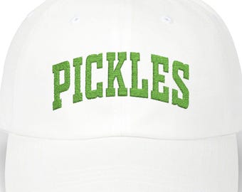 Gorra de pepinillos bordada: un divertido regalo de aperitivo agridulce de pepino y eneldo.
