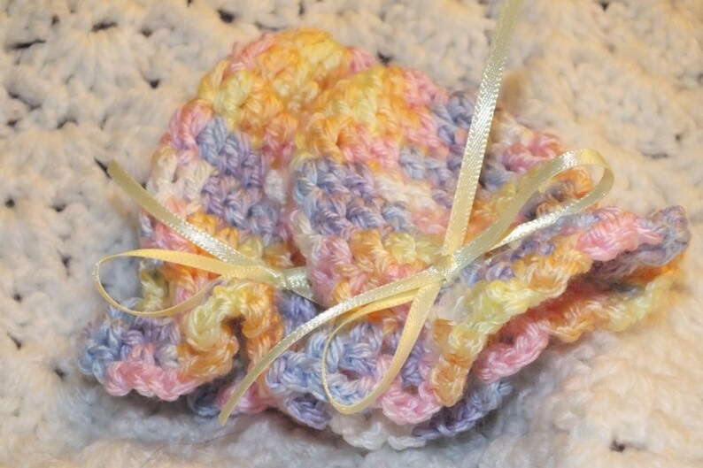 Infant Mitts Crochet Pattern image 1