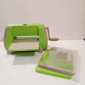 Cuttlebug Die Cutting Embossing Machine Green Provo Craft Manual Die Cutter