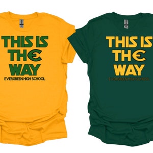 エバーグリーン高校の「This is thE Way」T シャツ。2 色のオプションからお選びいただけます。オーダーメイドで製作します。