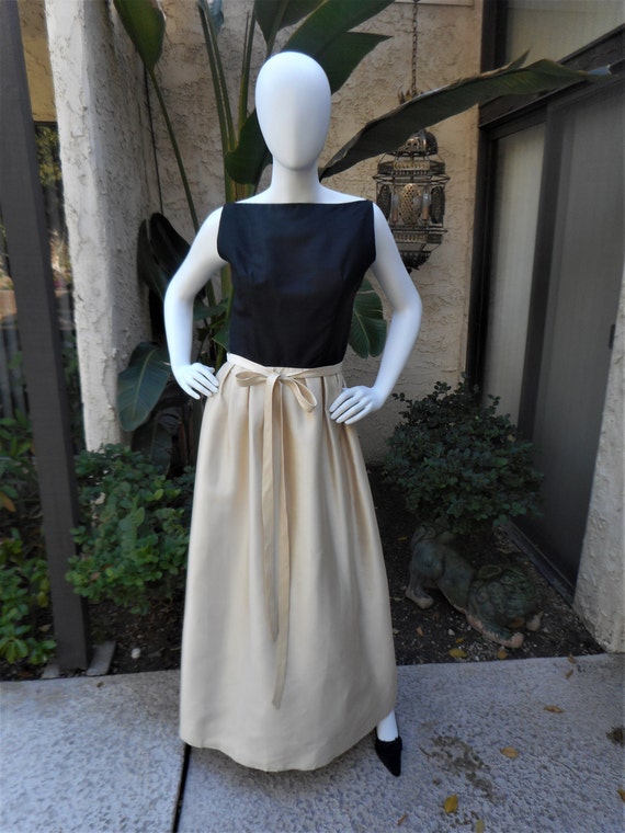 Vintage 1960's Nina Ricci Black and Ivory Silk Ev… - image 3