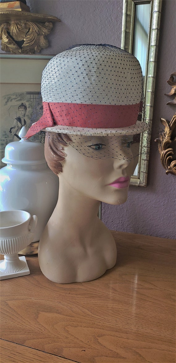 Vintage 1960's Beige Woven Hat with Salmon Pink Gr