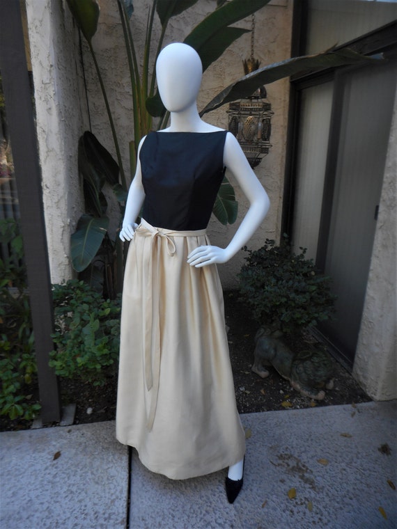 Vintage 1960's Nina Ricci Black and Ivory Silk Ev… - image 1