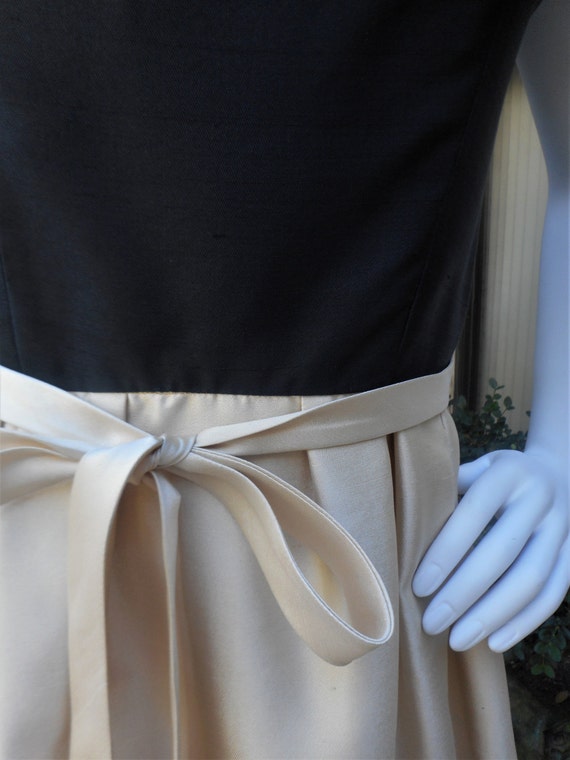 Vintage 1960's Nina Ricci Black and Ivory Silk Ev… - image 2