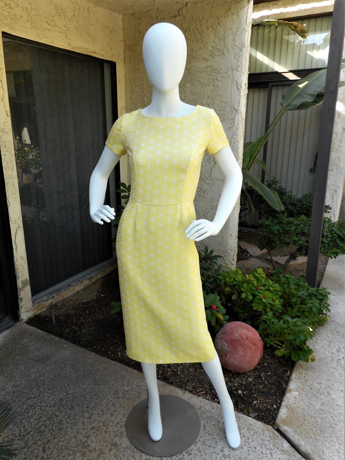 1960s Yellow Black Daisy Dress | S/M