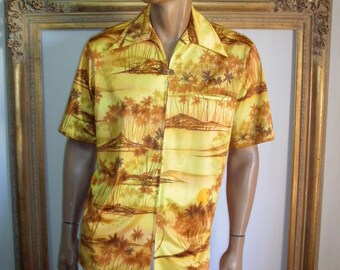Vintage 1960's Waltah Clarke Yellow Hawaiian Style Short Sleeve Shirt - Size Large