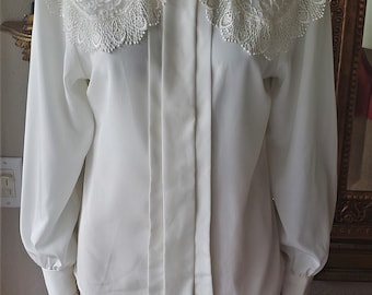 Vintage 1980's Sunny South Ivory Colored Blouse with Long Sleeves & Lace Collar - Size 6