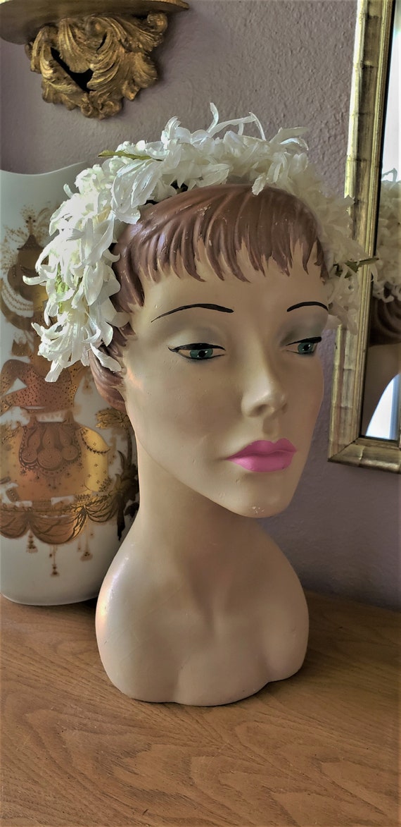 Vintage 1950's White Chrysanthemum Hat with Yellow