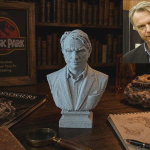 Estátua de busto inspirada em Sam Neill | Escultura colecionável impressa em 3D | Decoração de mesa para fãs de cinema | Expositor para estante de escritório ou biblioteca | Cantinho de leitura