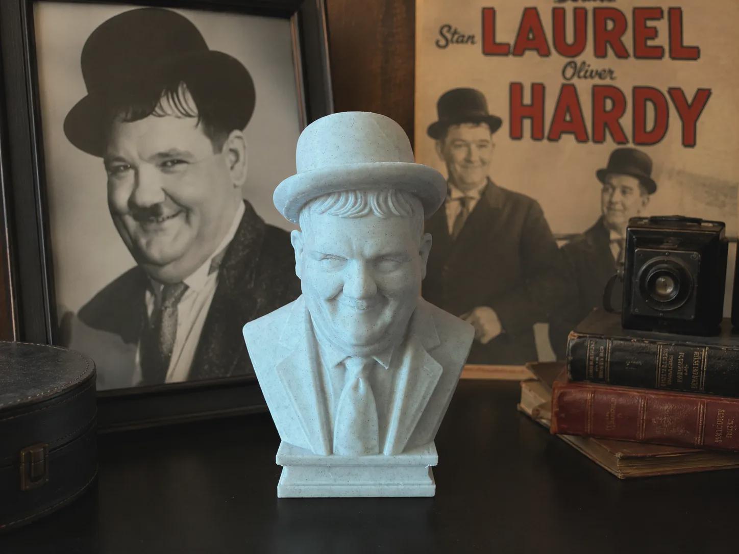 ローレル アンド ハーディー 木彫り等身大フィギュア　USA　ハリウッド展示品 Laurel hardy statues - Etsy 日本