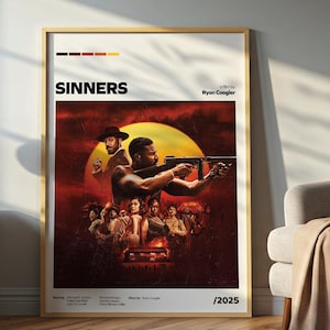 Puede incluir: Póster de película enmarcado titulado "Sinners" con una escena dramática en tonos de rojo, naranja y amarillo. El póster presenta a un hombre sosteniendo un arma, con otras figuras en el fondo. El póster está en un marco dorado.