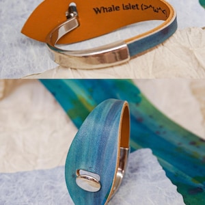 Bracelete minimalista em couro de baleia | Pulseira pintada à mão com degradê azul profundo