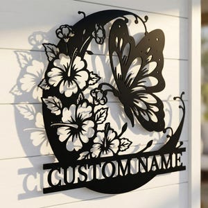 Decorazione murale in metallo con luna e fiori, decorazione per cameretta con farfalle, regalo personalizzato per baby shower, insegna luna e fiori stravagante, decorazione boho a tema natura.