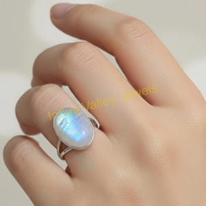 オーバルレインボームーンストーンリング ソリッド925スターリングシルバー ハンドメイドステートメントリング ボヘミアンスタッキングリング ジュエリーギフト 女性用