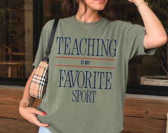 Camiseta "Enseñar es mi deporte favorito": Camiseta Teacher Comfort Colors®, Regalo para profesores amantes de los libros, Camiseta para profesores de inglés, Camiseta de regreso a clases