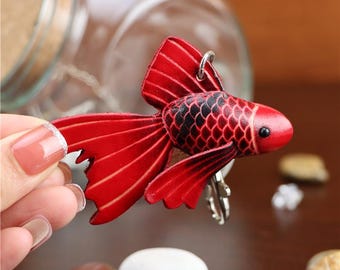 Llavero de pez dorado de cuero hecho a mano, dije para bolso de piel de vaca