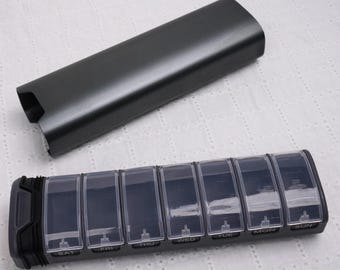 Upgraded Aluminum Weekly Pill Organizer with Built-in Transparent Dustproof Cover – Compact Travel Pill Case for 7-Day Medication