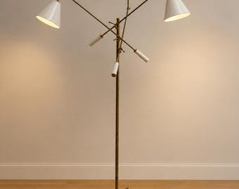 Lámpara de pie de latón de estilo moderno de mediados de siglo / Lámpara de pie con brazos ajustables / Iluminación de diseño escultural italiana