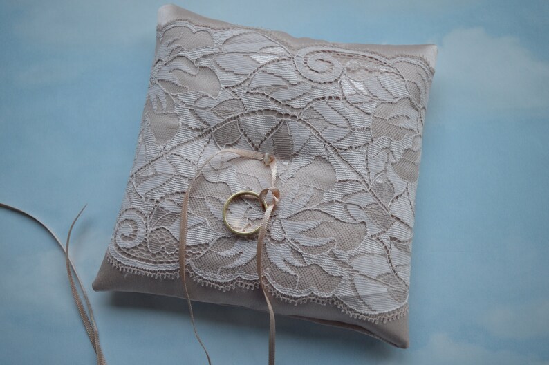 Champagne ring bearer Beige wedding pillow Beige ring bearer pillow Gold wedding ring cushion Cream wedding