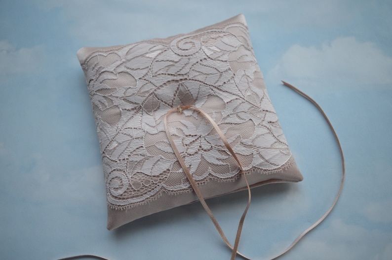 Champagne ring bearer Beige wedding pillow Beige ring bearer pillow Gold wedding ring cushion Cream wedding