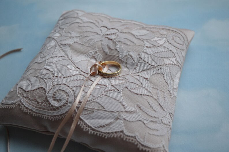 Champagne ring bearer Beige wedding pillow Beige ring bearer pillow Gold wedding ring cushion Cream wedding