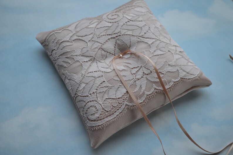 Champagne ring bearer Beige wedding pillow Beige ring bearer pillow Gold wedding ring cushion Cream wedding