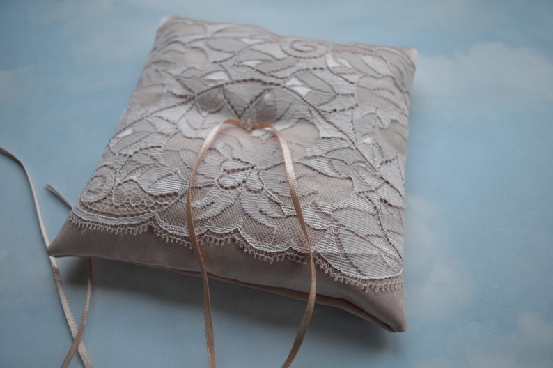 Champagne ring bearer Beige wedding pillow Beige ring bearer pillow Gold wedding ring cushion Cream wedding