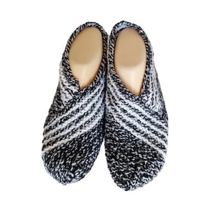Easy Knitting Slippers Pattern PDF Adult Slipper Socks Tutorial Basic Stretchy Slippers for Women Fits Feet 23 to 30 cm Digital Download