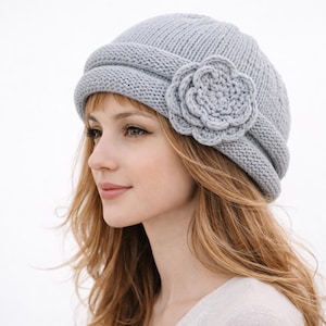 Gorro feminino de tricô, padrão de gorro, gorro de inverno, padrão de gorro de inverno, gorro de tricô feito à mão, gorros de tricô com flor de crochê.