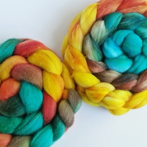 Roving teint à la main, dégradé/Multi Top pour le filage, votre choix de base de fibre et de taille ! -- &quot;Caché dans les montagnes&quot; (teint sur commande)
