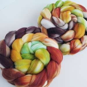 Roving teint à la main, dégradé / Multi Top pour le filage, votre choix de base de fibre et de taille ! -- &quot;Regarder à travers les arbres&quot; (teint sur commande)
