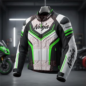 Può includere: Giacca da moto Kawasaki Ninja nera, bianca e verde. La giacca presenta la scritta "Ninja" a grandi lettere bianche sul petto e sulla manica. Dettagli verdi evidenziano il design, con "Kawasaki" stampato sul colletto.