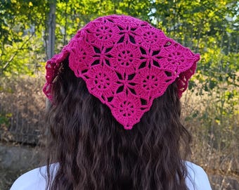 Bandana rosa de crochê, bandana quadrada floral estilo vovó, lenço de cabeça boho, lenço de pescoço, lenço de cintura, lenço de cabelo para festivais, presente cottagecore