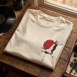 Camiseta com estampa de garça japonesa | Arte Sumi-e, Moda urbana