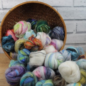 Art Bitz para hilar hilo, surtido de art batt para hilar, suministros para fieltrar con aguja, fibra merino, bolsa de fibra de 2,5 oz