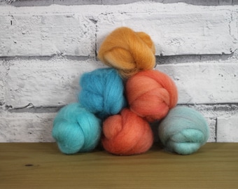 Wooly Buns wool roving sampler in Coral Reef, fiber assortment, needle felting supplies, 1.5 oz, roving collection, coral and teal shade