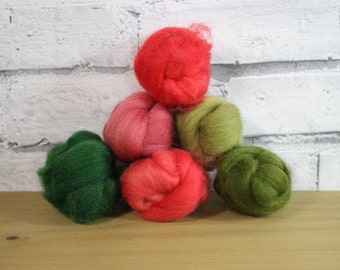 Wooly Buns in Holly, roving assortment, Christmas colors, holiday shades, Wool top in red, green, white, Felting fiber, spinning