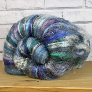Wollvlies in Blue Ridge, handgefärbtes Spinnvlies, handgefärbtes handgefärbtes Vlies zum Spinnen, Nadelfilzen, Filzen, selber spinnen