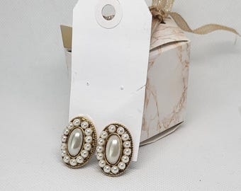 Boucles d'oreilles vintage ovale perles& cabachon nacré. Style rétro chic doré.Bijou élégant années 80