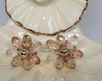 Boucles d'oreilles vintage fleur en perles facettés. Rose champagne transparent.Style rétro romantique doré