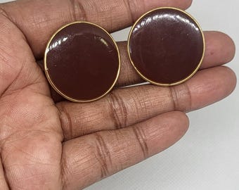 Boucles d'oreilles vintage rondes marron et doré.Oreilles percées.Minimalistes années 80