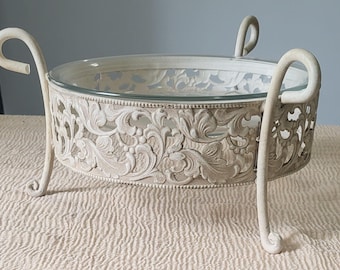 Plato Pyrex 209 vintage, 23 cm, con soporte metálico de estilo shabby chic – Hecho en EE. UU. – centro de mesa decorativo