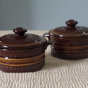 Set of 2 vintage ceramic casseroles – OVEN PROOF Japan – Individual dishes with lids – Retro brown stoneware – Rustic kitchen