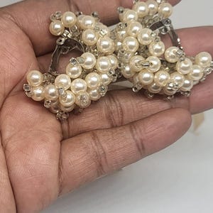 Boucles D'oreille Vintage En Plastique Beige Ivoire Des Années 50 - Occasion, Type Puces Avec Fermoir Clips