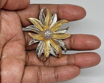 Broche Fleur vintage bicolore or et argent.Bijou rétro élégant.accessoire mode année 60-70
