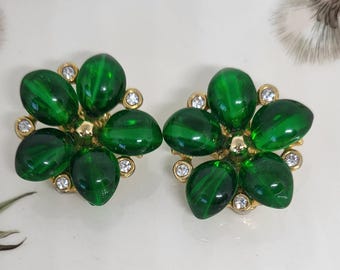 Boucles d'oreilles vintage clip fleur vert émeraude.verre lucite goutte.doré et strass.années 80.Style glamour rétro